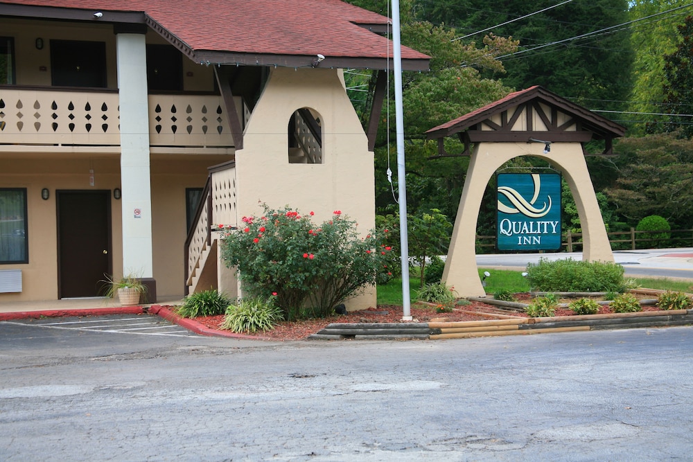 Quality Inn Downtown Helen, GA 7/37
