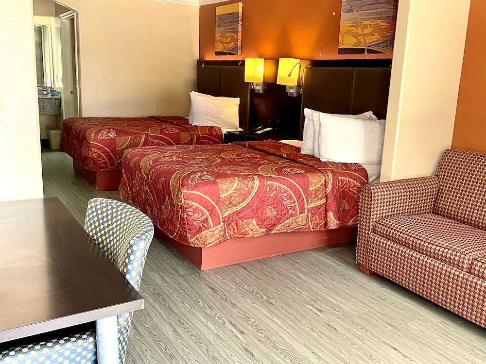 Luxury Inn & Suites Liberty 22/65