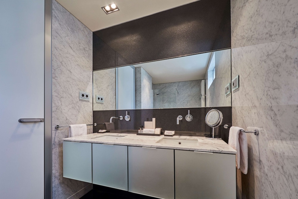 Hyatt Regency Madrid Residences 32/34