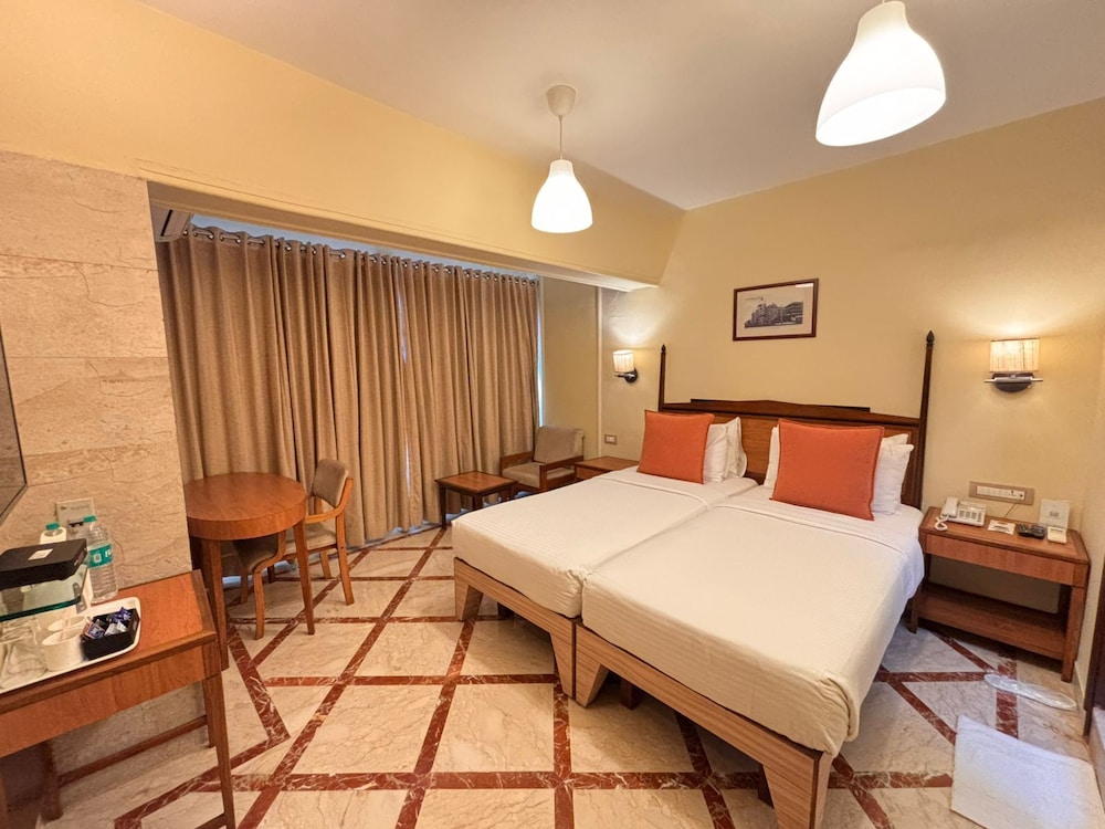 Hiltop Hotel 21/56
