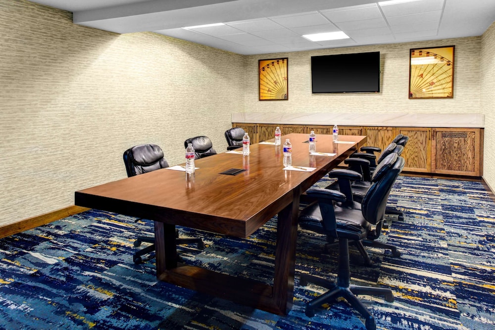 Doubletree By Hilton Hotel Arlington Dfw South 40/45