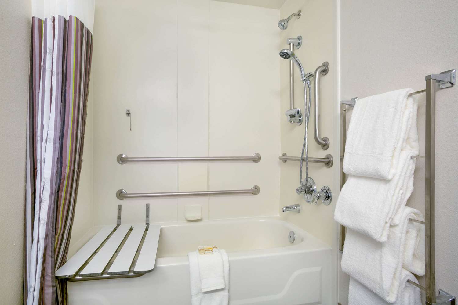 La Quinta Inn Suites St Louis Westport 48/49