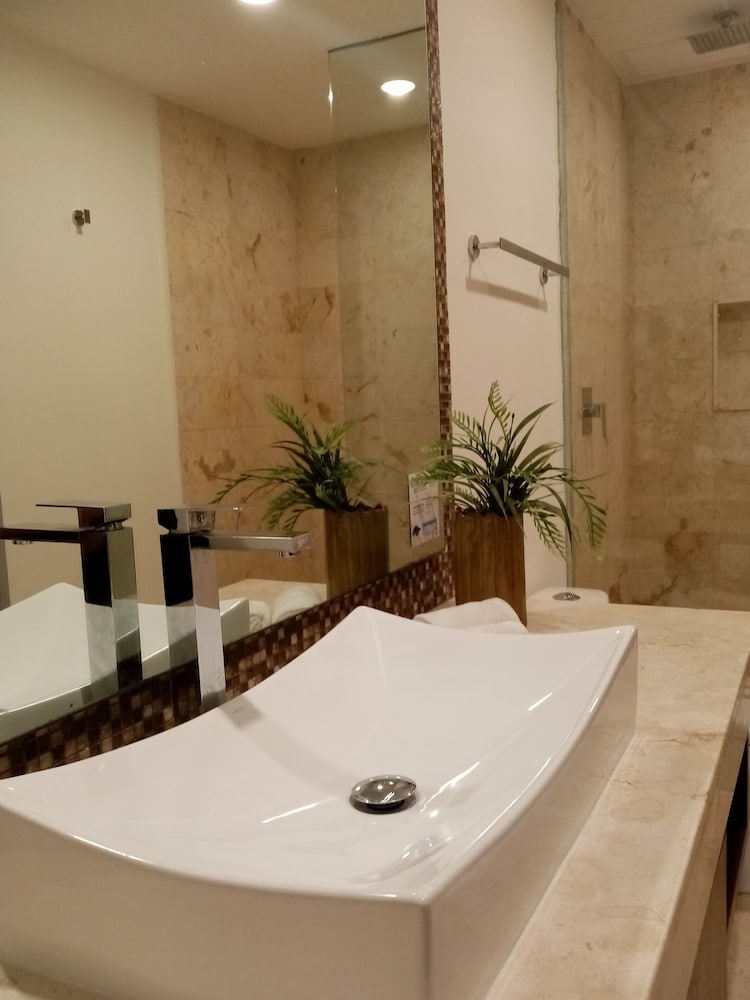 Anah Suites by Sunest 48/50