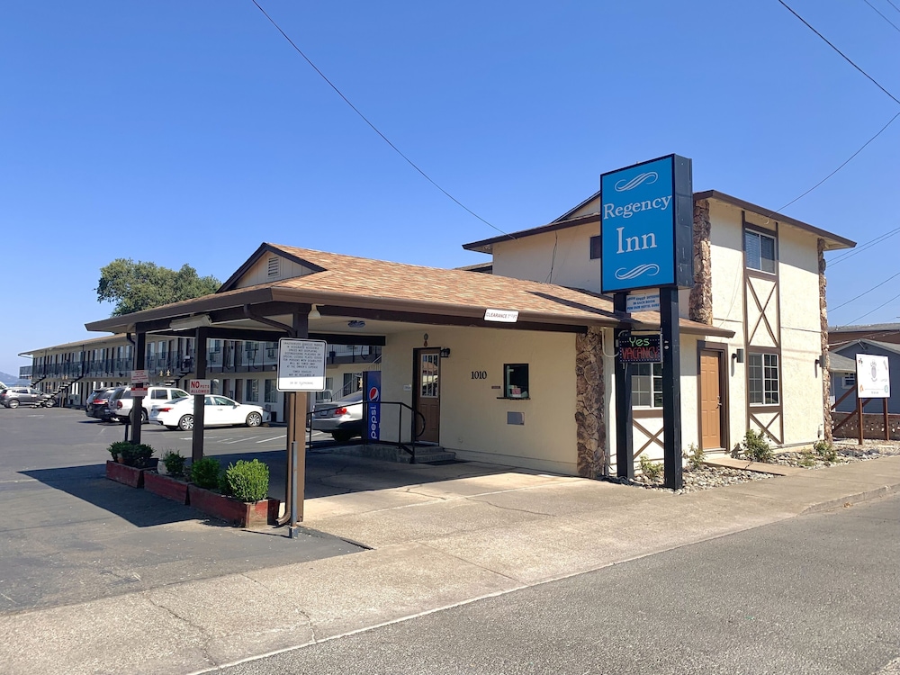 Regency Inn 1/37