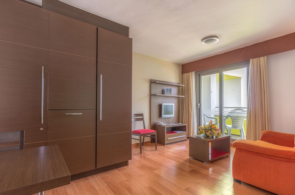 Hotel LIVVO Corralejo Beach 46/70