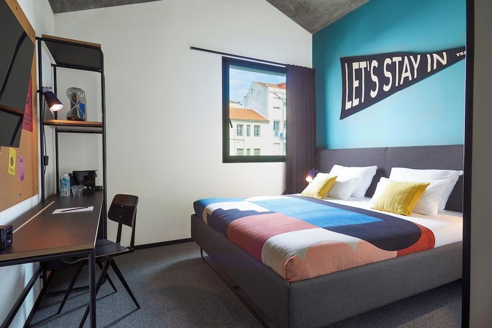 DUPLEX, KING BED