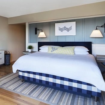 Premium, King Bed, Resort View