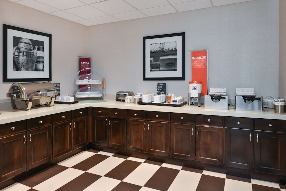 Hampton Inn Suites Denver Speer Boulevard 10/42