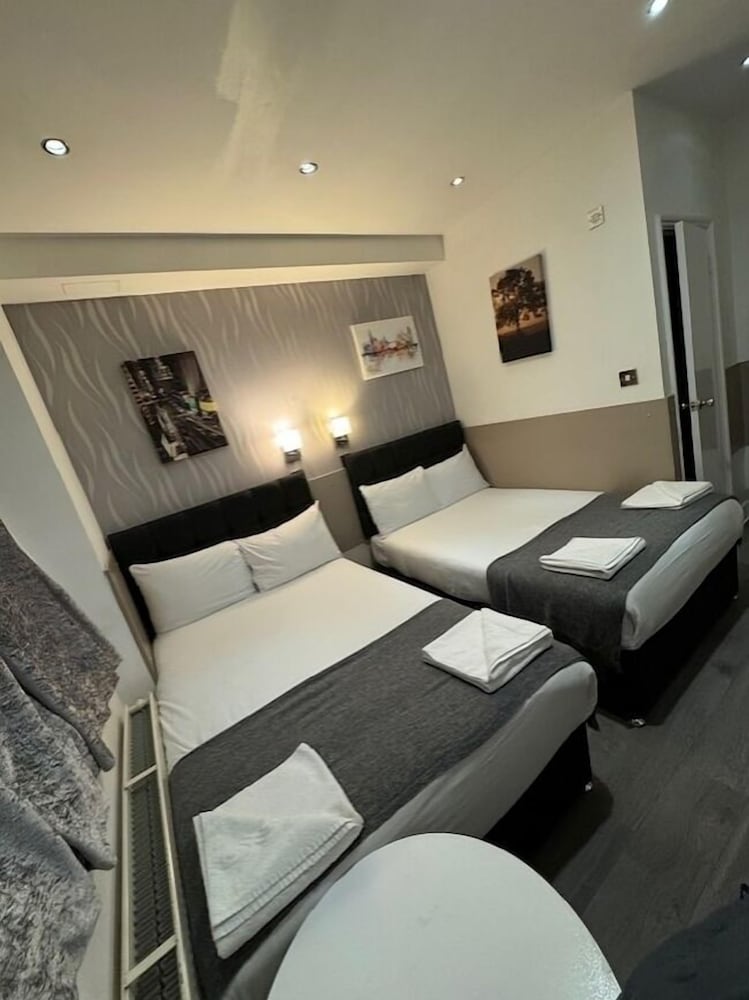 Tony's House Hotel 36/59