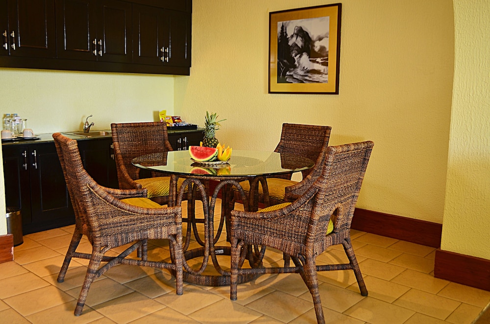Thunderbird Resorts - Rizal 56/70