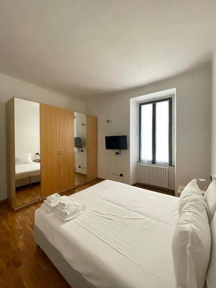 Easy Milano Rooms And Apartments Navigli 7/46