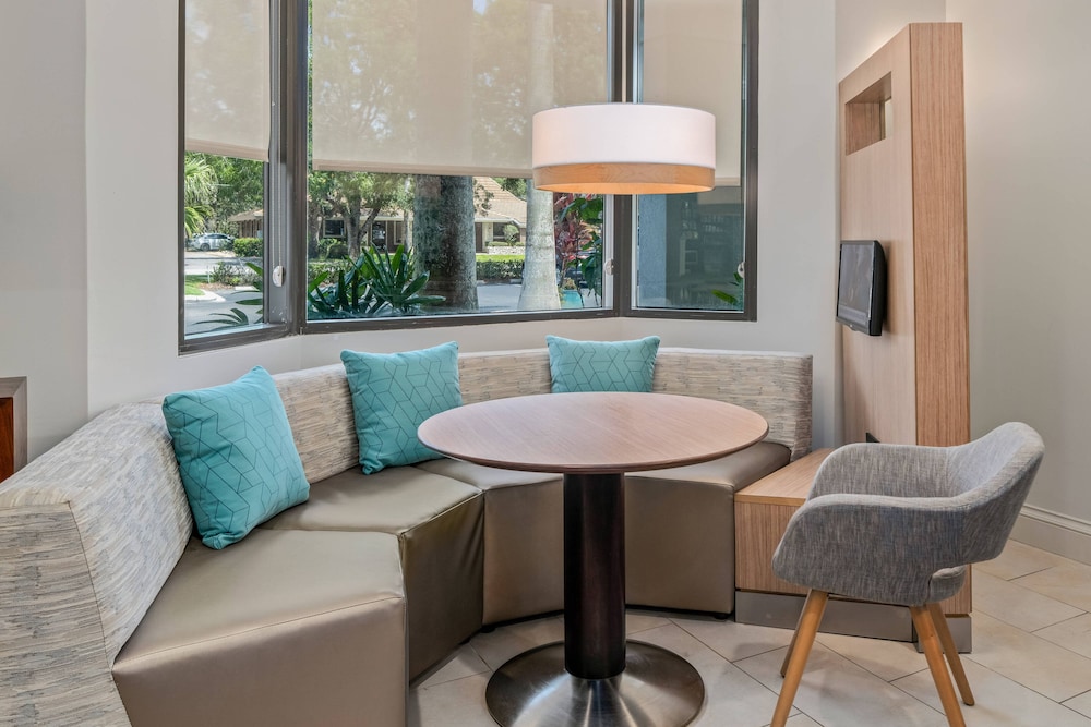 Courtyard By Marriott Naples 30/50