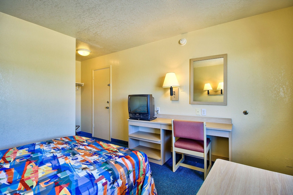 Motel6 Nogales, AZ - Mariposa Road 14/31