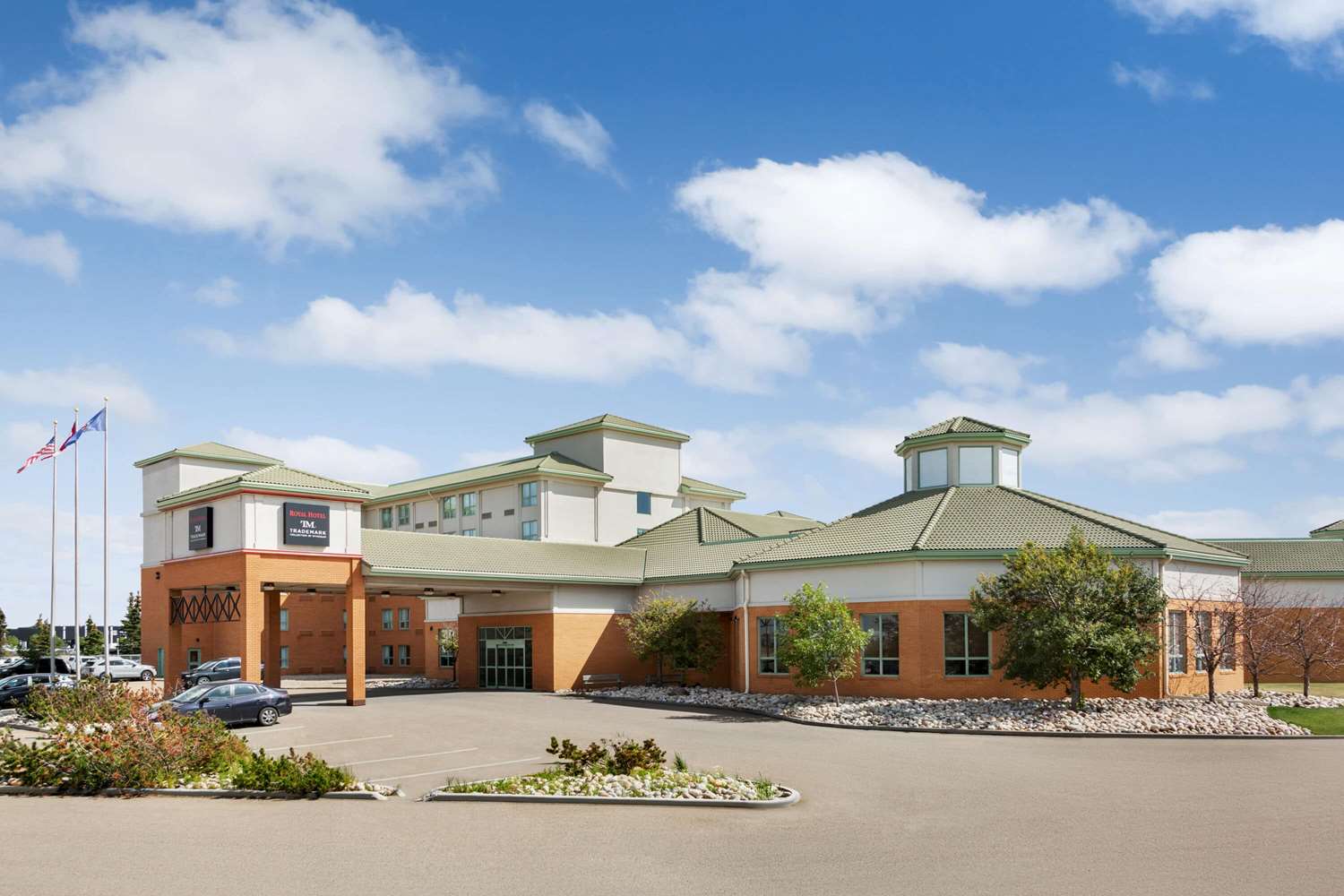 Royal Hotel Edmonton Airport, Trademark Collection By Wyndham 2/40