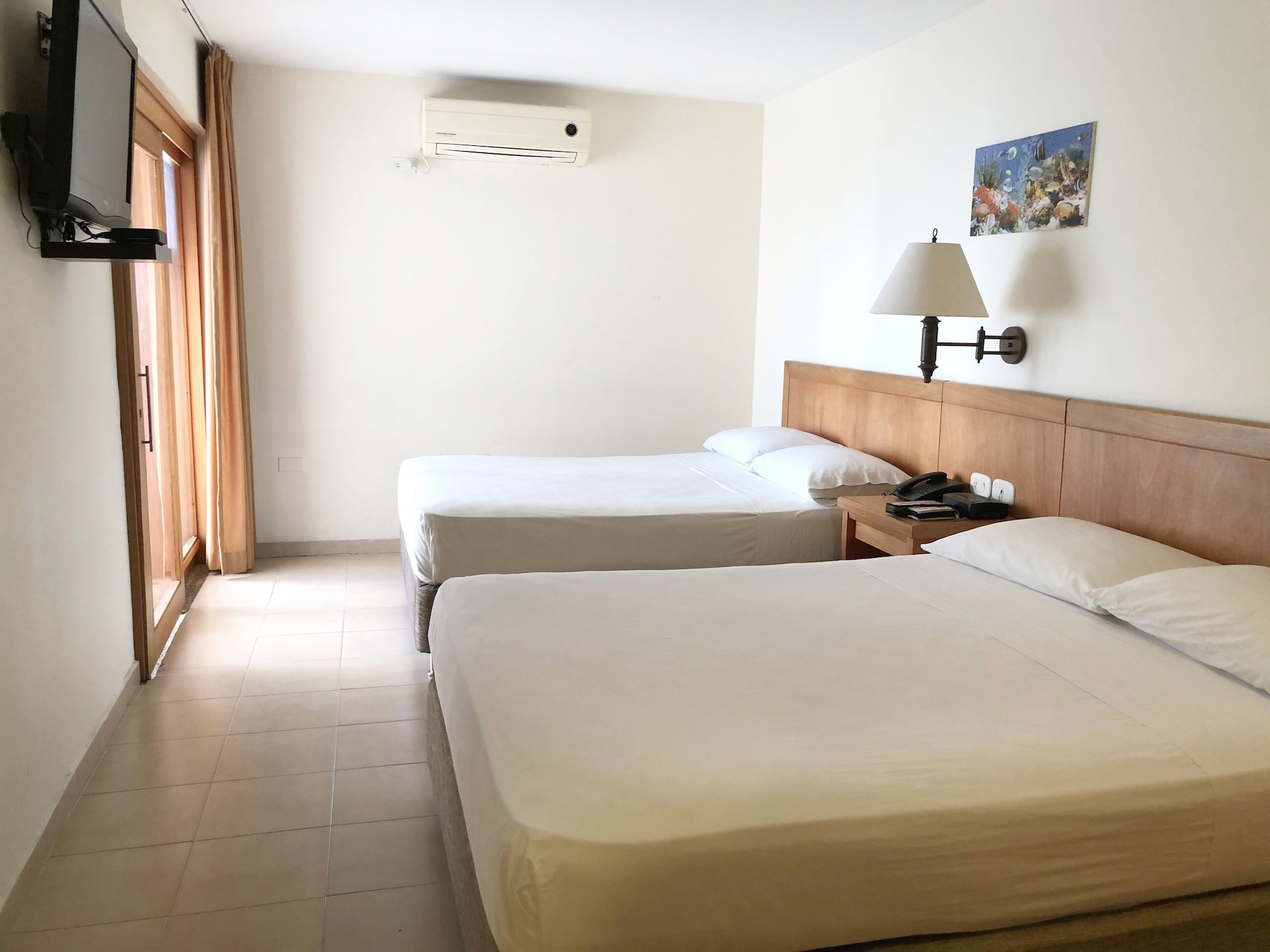 ROOM, TWIN BEDS