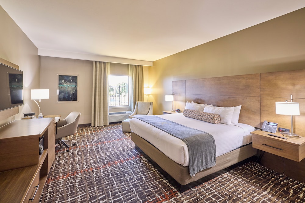 Deluxe, King Bed, East Tower