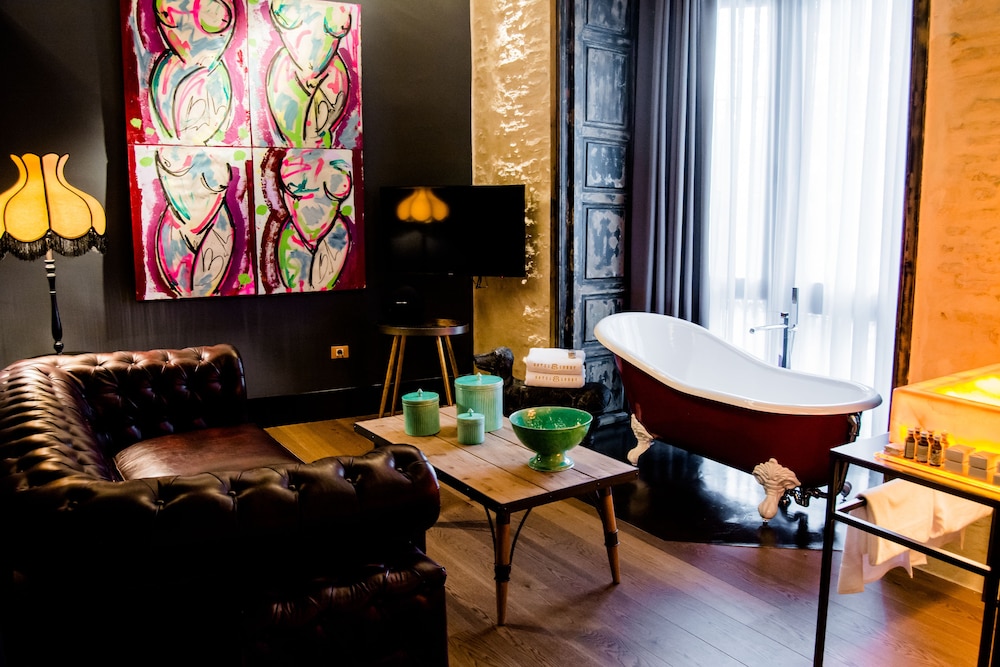 Hotel Lobby Room 60/67
