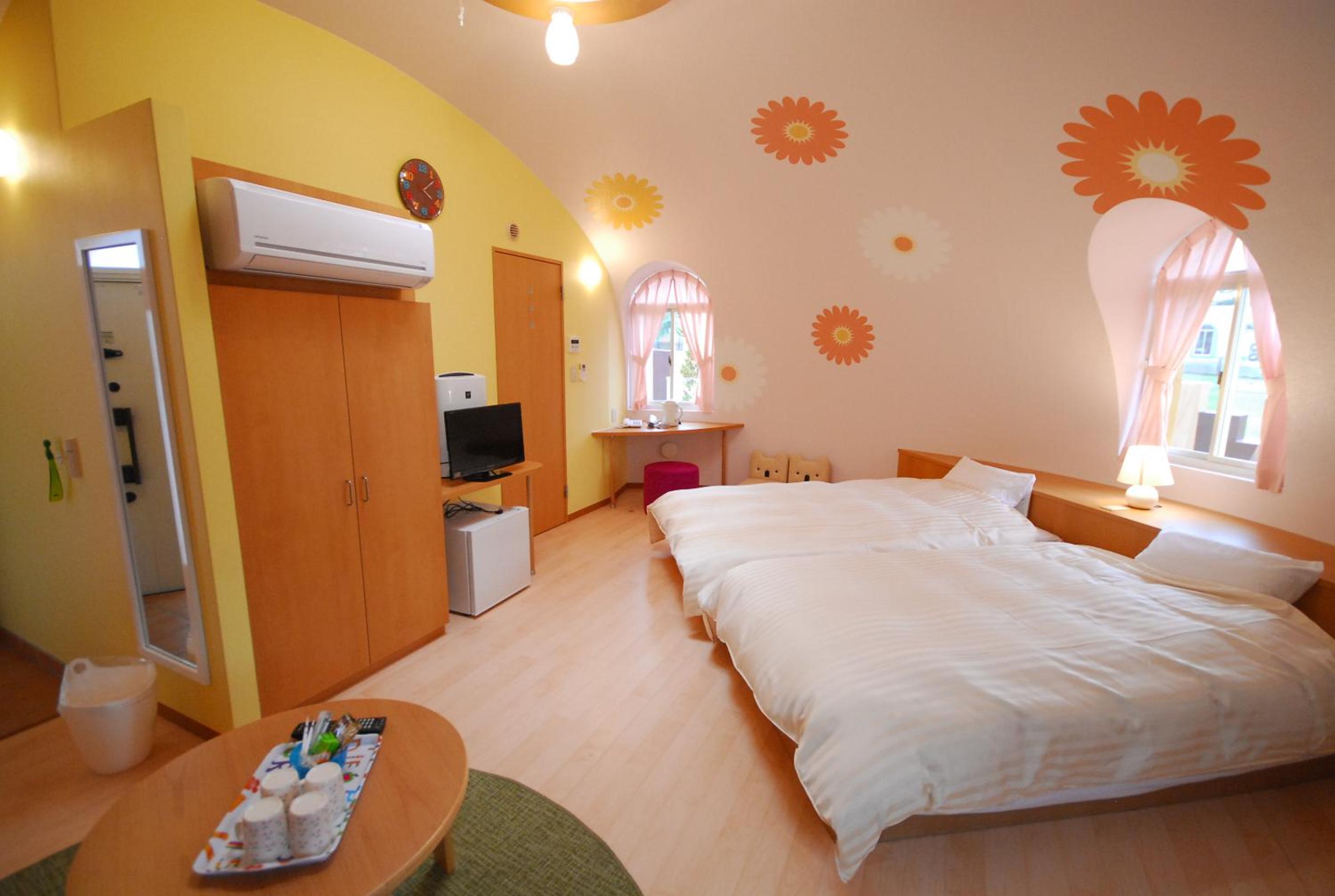Theme, Twin Beds, Dream Zone