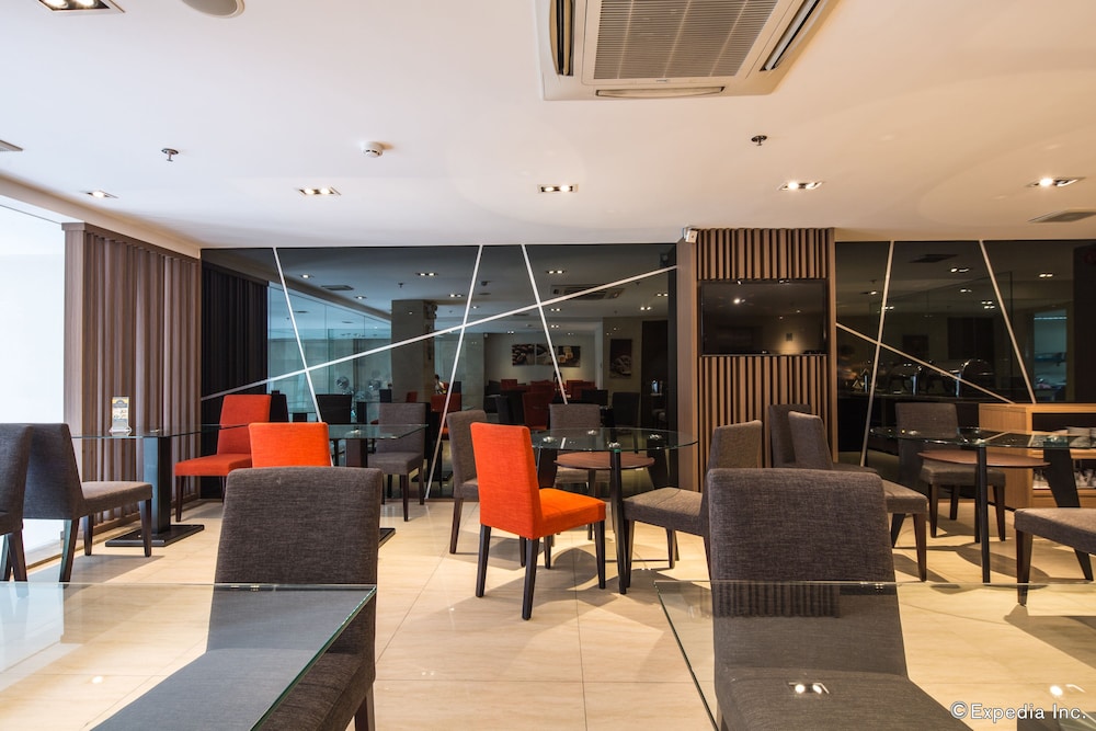The Luxe Hotel 37/50