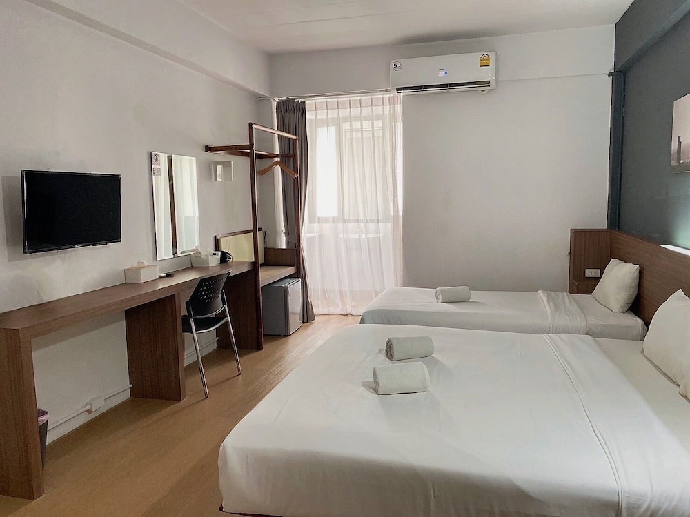 Shane Hotel Chiangmai 24/64