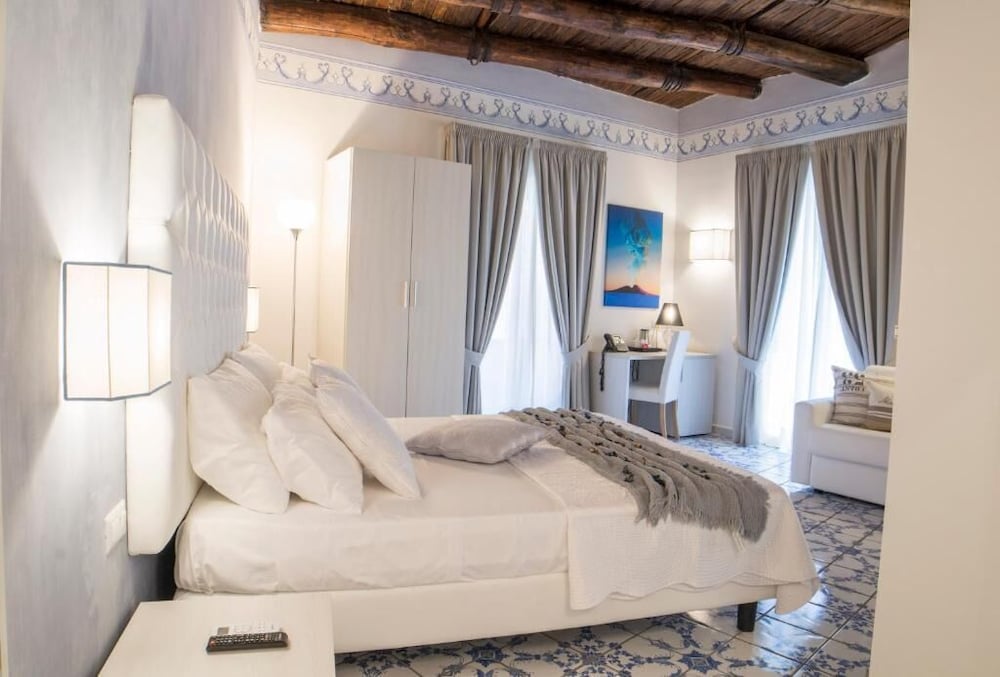 Morelli Suite 17/50