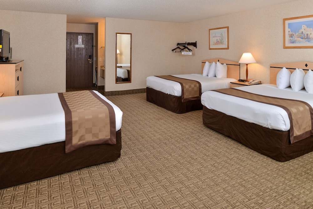 SYLO Hotel Denver Airport, a Ramada by Wyndham 11/57