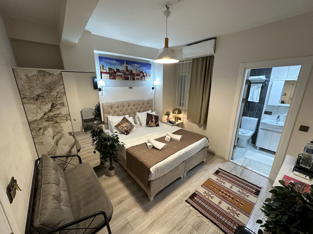 Galapera Hotel 8/50