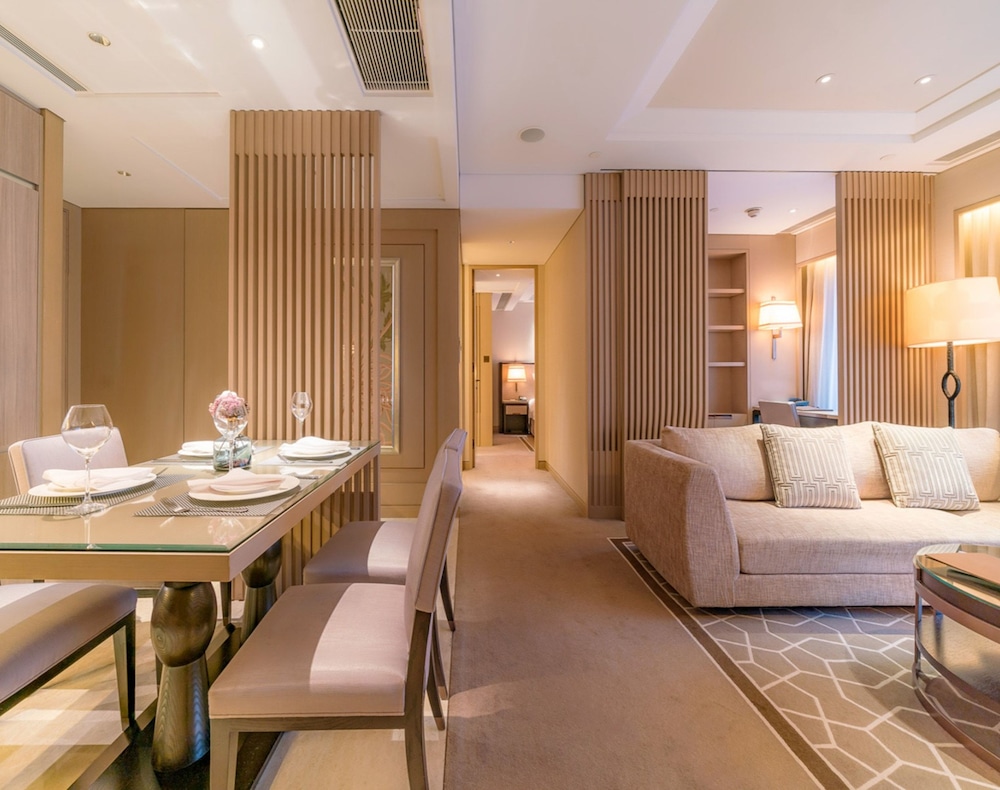 IFC Residence 22/32