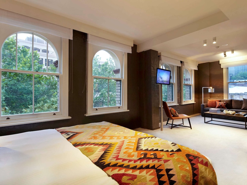 Harbour Rocks Hotel 34/70