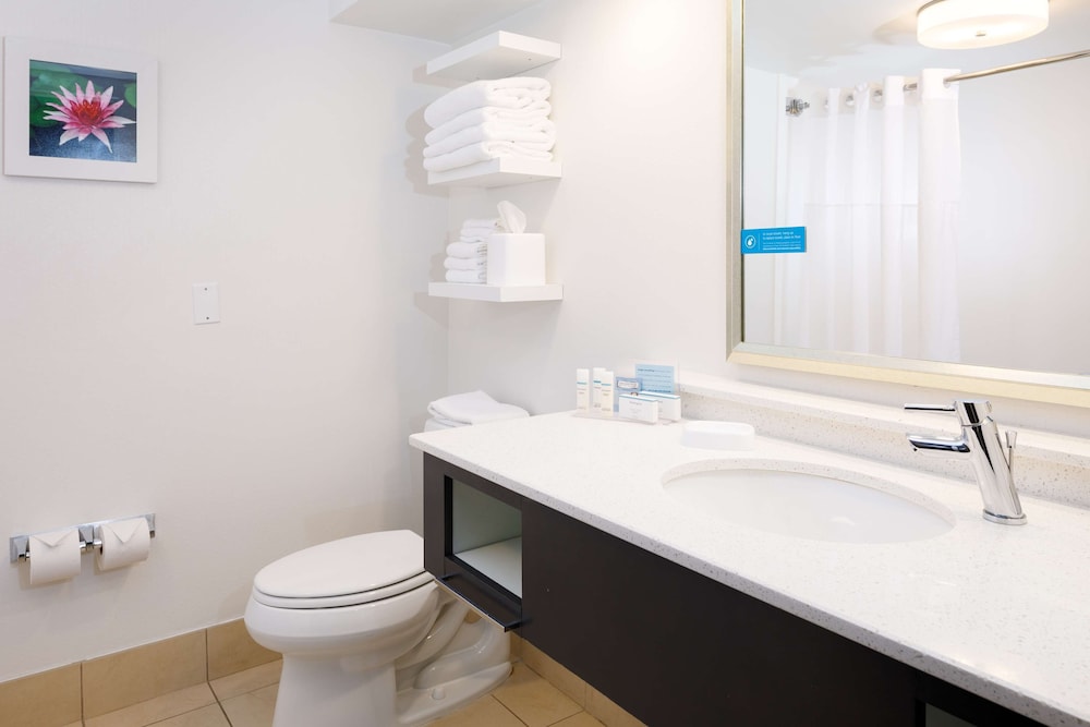 Hampton Inn Charleston Southbridge 16/41