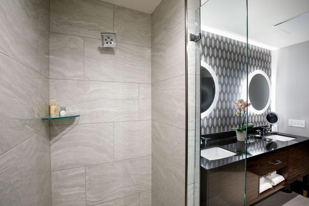 1 Bedroom, Presidential, Suite, King Bed, City View, Hotel Metro 3/4