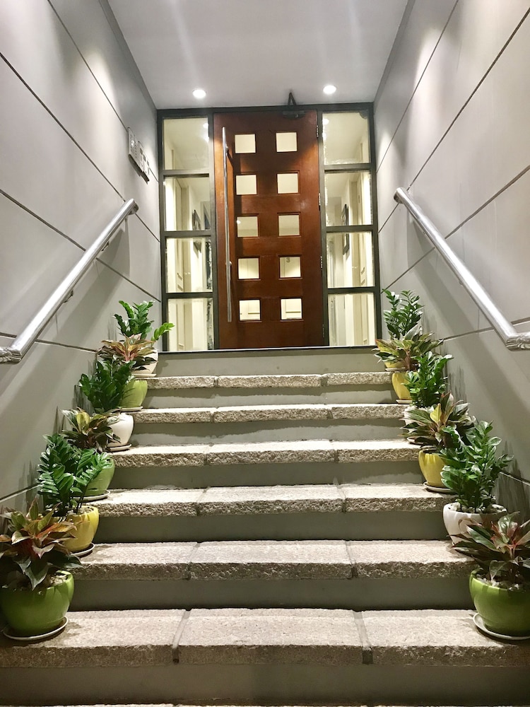 Saigon Apartments 71/72