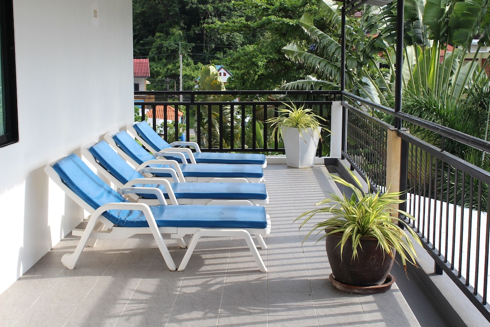 B Happy Resort 68/73