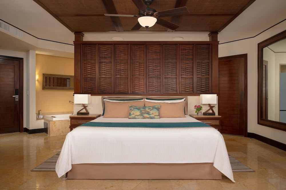 Preferred Club, King Bed, Tropical View، Dreams Riviera Cancun 2/3