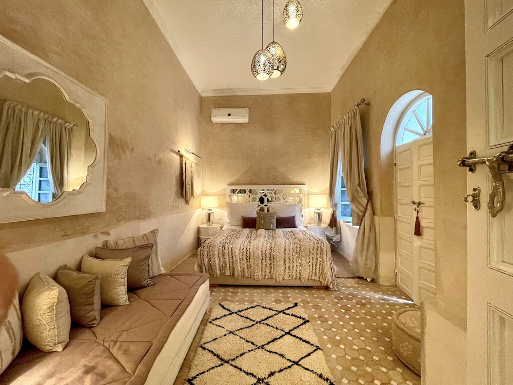 Riad Jona 6/74