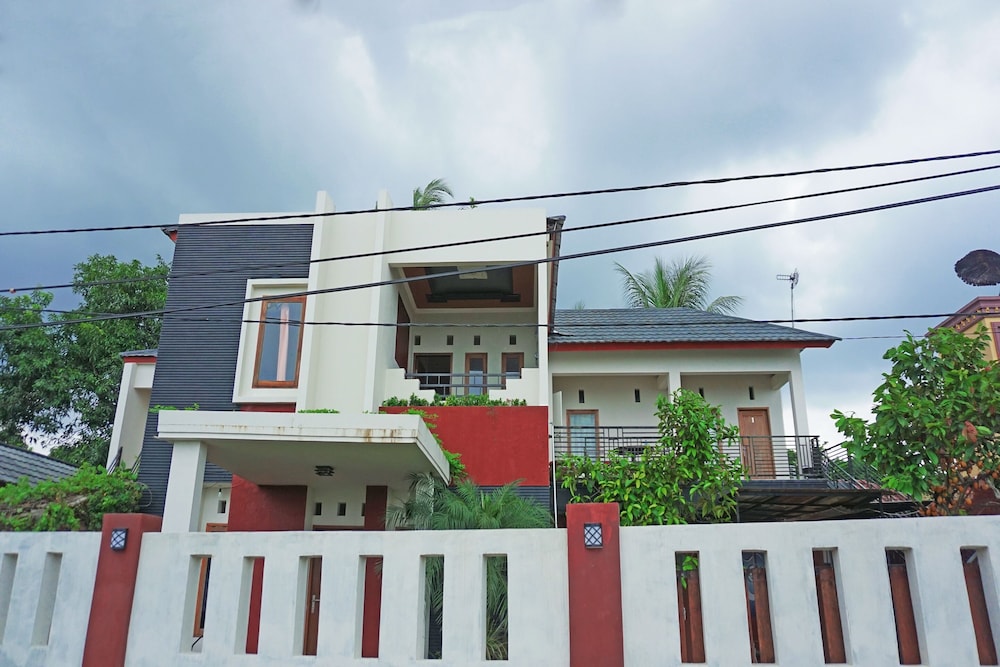 OYO 2860 The Castury Homestay Syariah 1/23