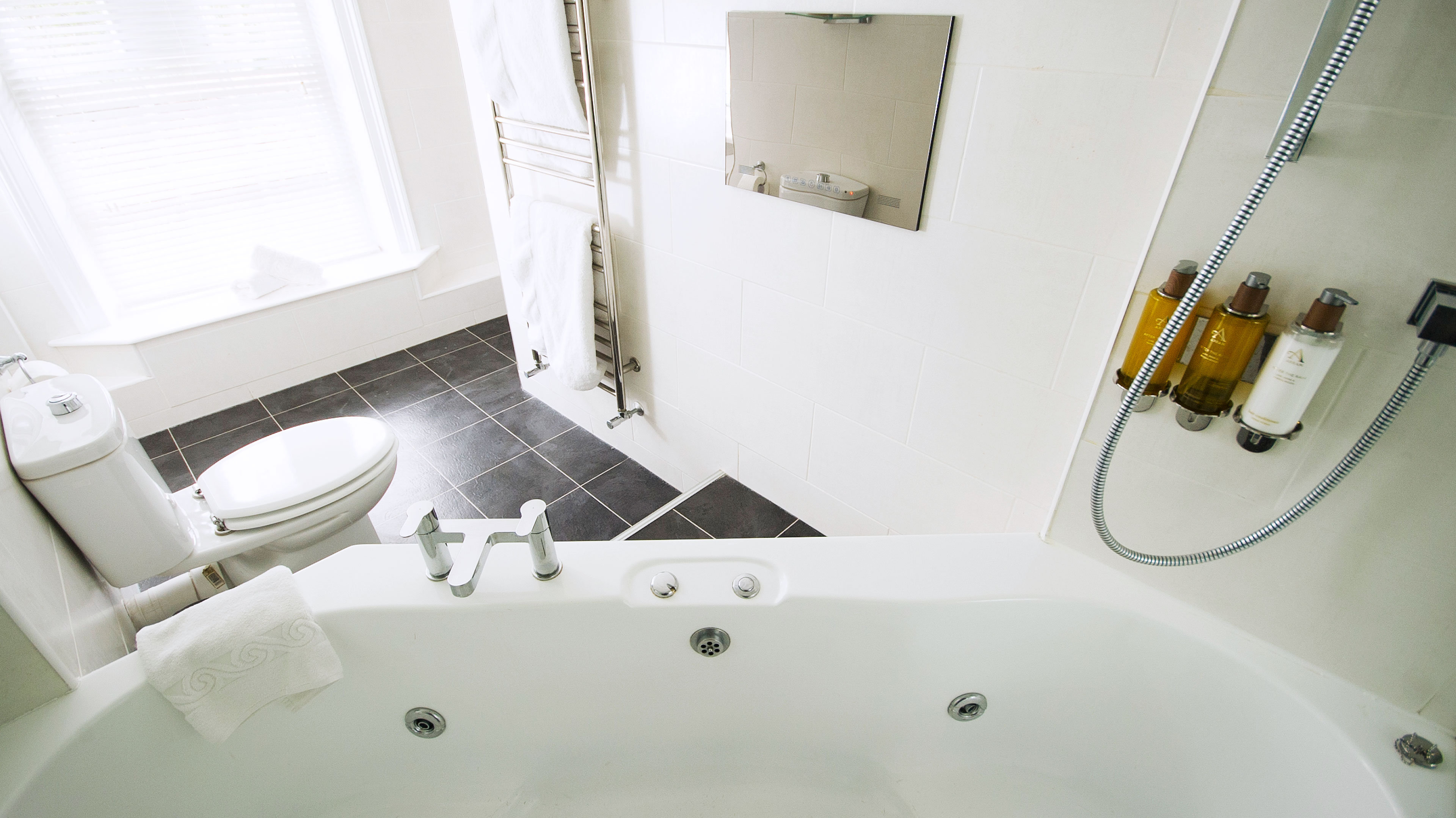 Crown Hotel Wetheral 48/49