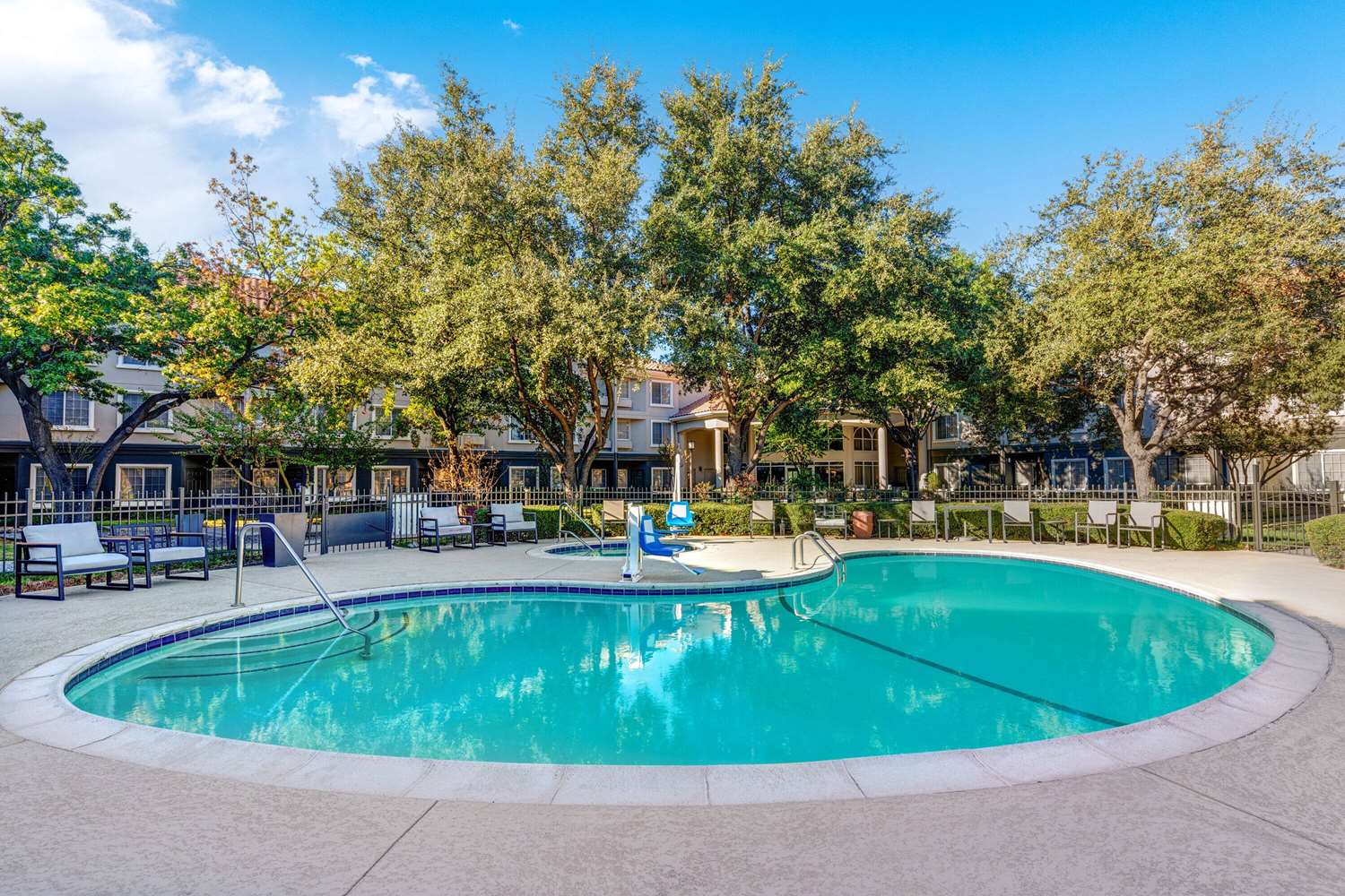 La Quinta Inn & Suites by Wyndham Dallas DFW Airport North 54/55