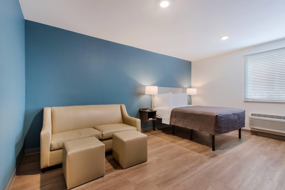 WoodSpring Suites Tamarac 30/50