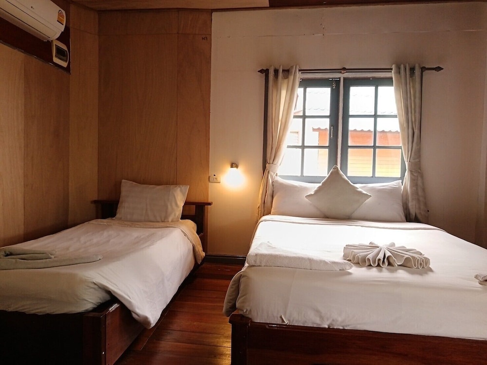 P.D. Beach Resort 10/50