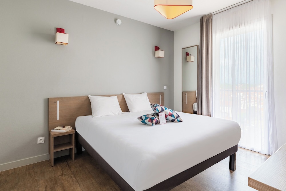 STUDIO, DOUBLE BED