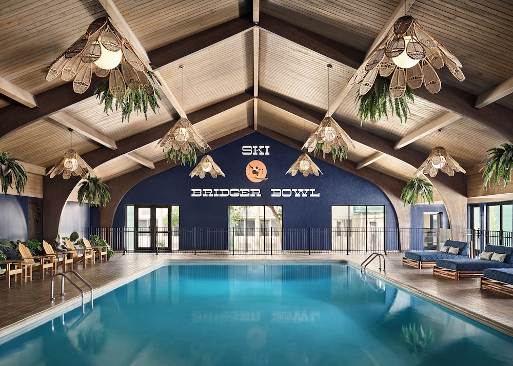 Field & Stream Lodge Bozeman 23/53