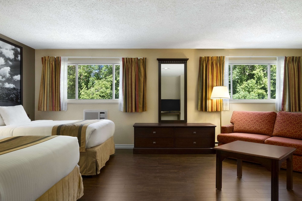 Super 8 by Wyndham Brockville 31/42