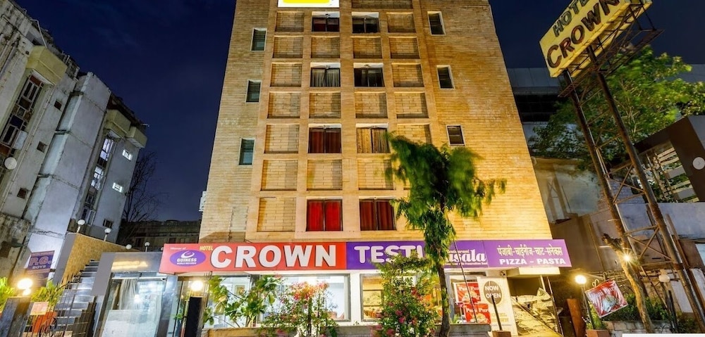 Hotel Crown Ahmedabad 1/43