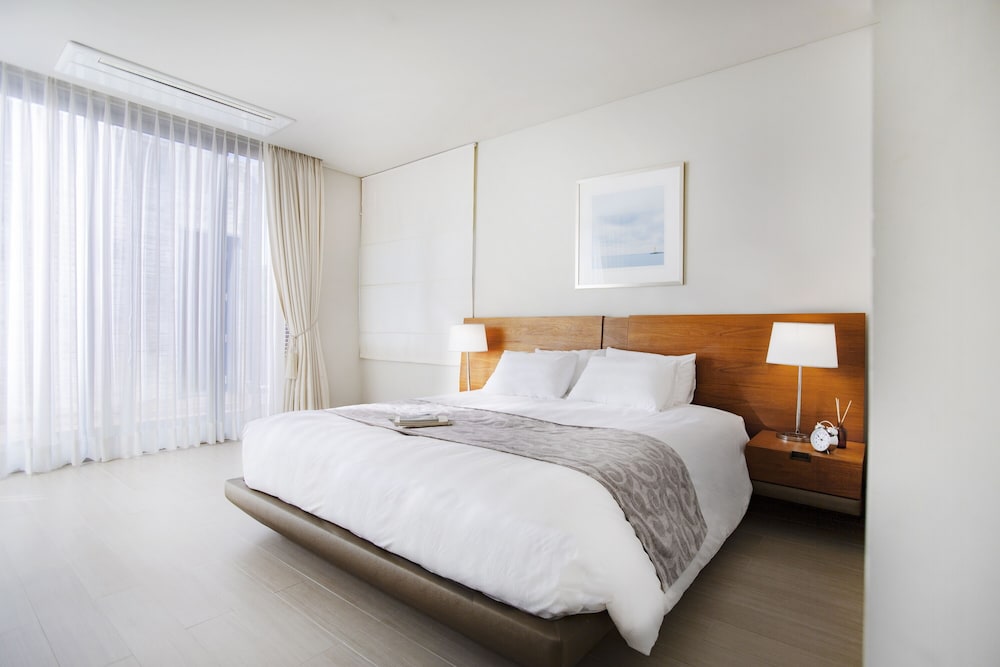 1 Single and 4 Double Beds, 4 Double Beds