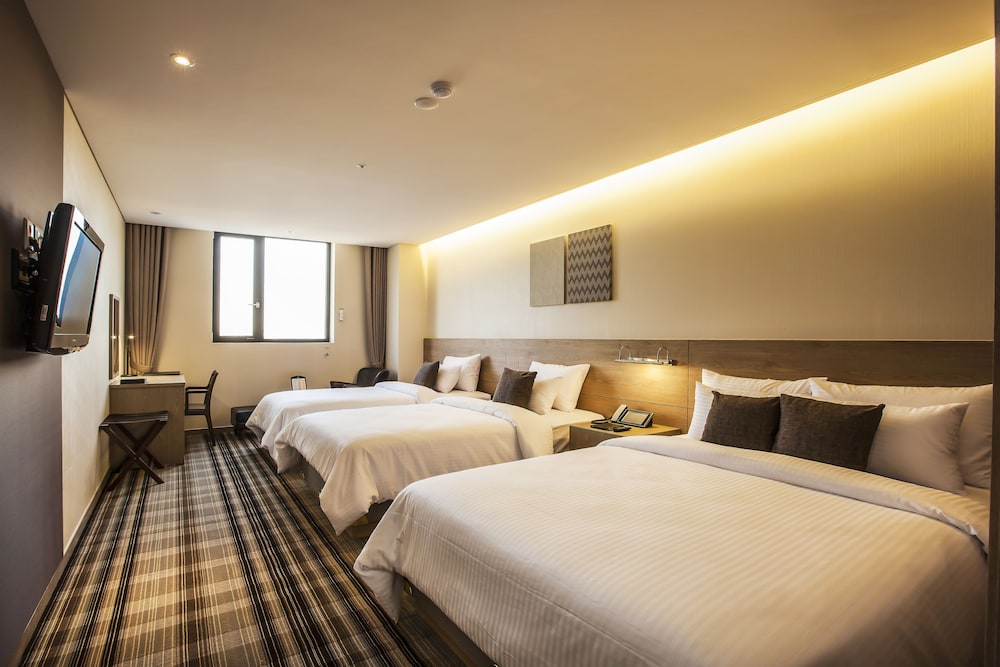 ROOM, TRIPLE