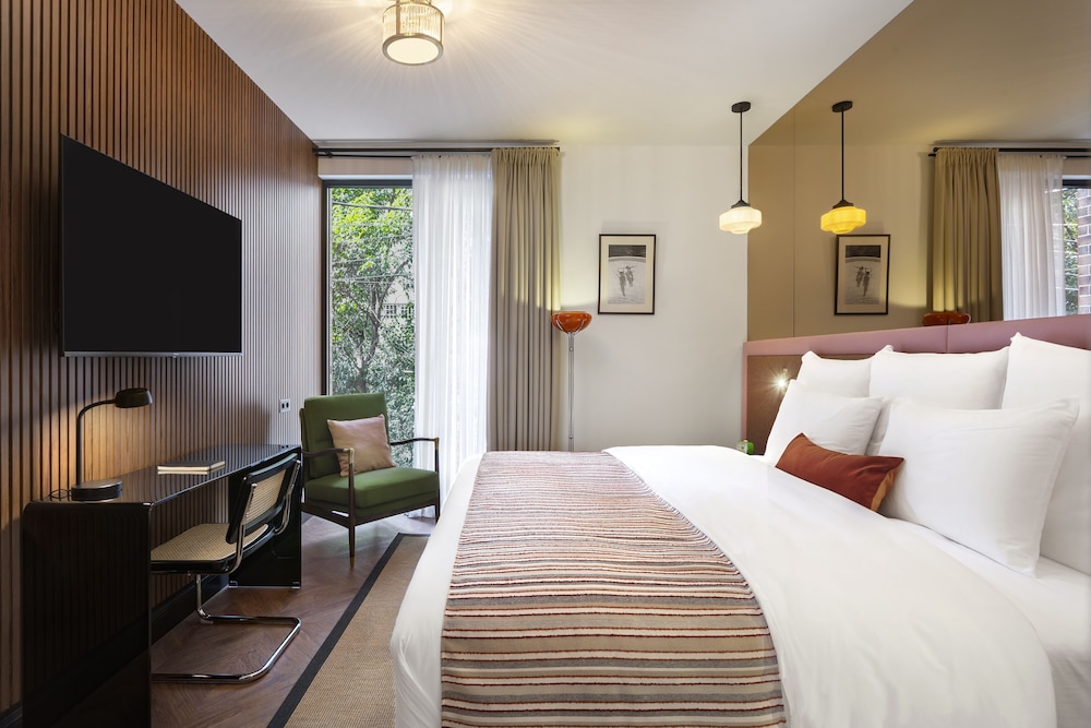 Standard, King Bed