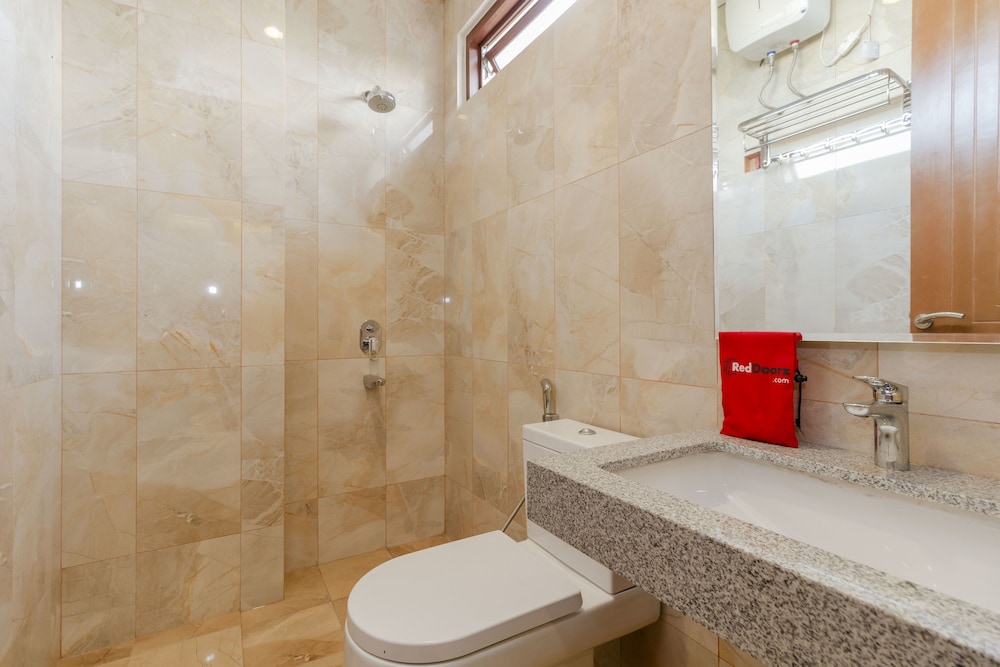 RedDoorz Plus @ CBD Bintaro 53/56