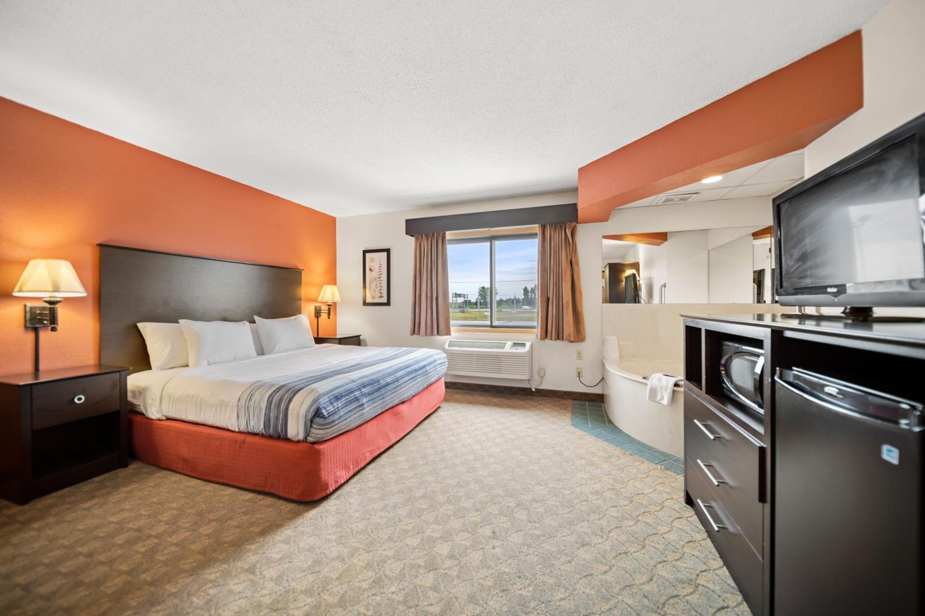 Deluxe, Studio, Suite