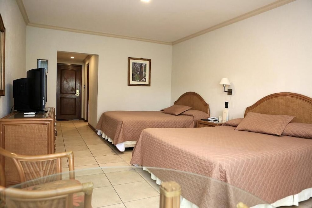 Los Parrales Hotel 10/33